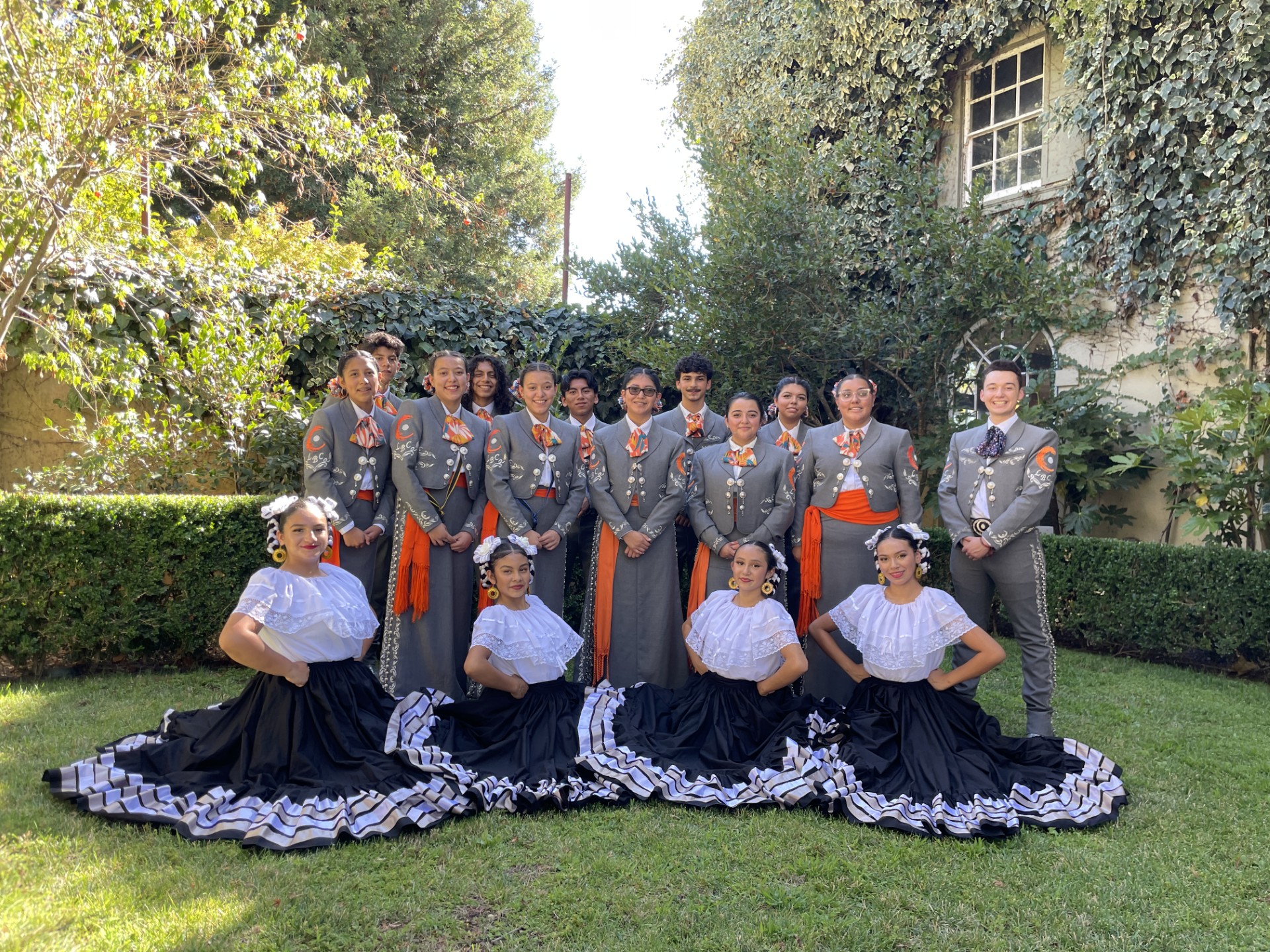 LBC Mariachi Canteres De Mi Tierra